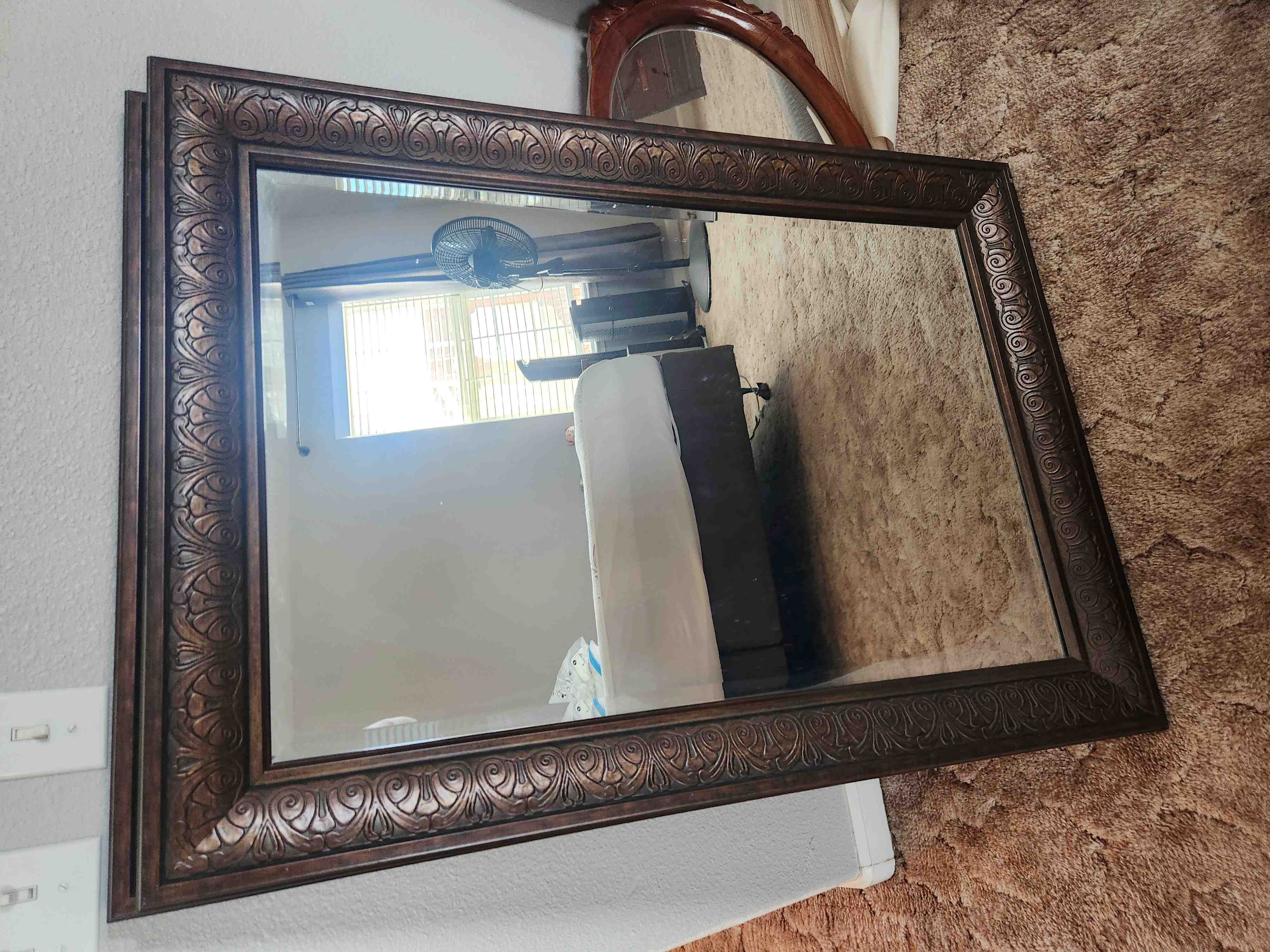 Elegant Decorative Mirror Image