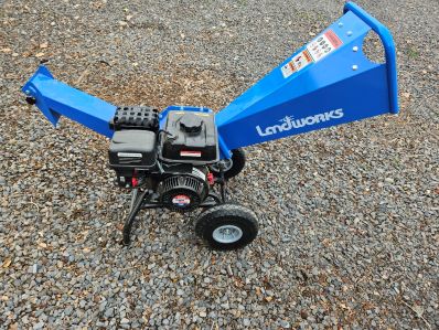 Landworks Manual 7 -HP Gas Wood Chipper, 3-in Maximum Branch Diameter Image