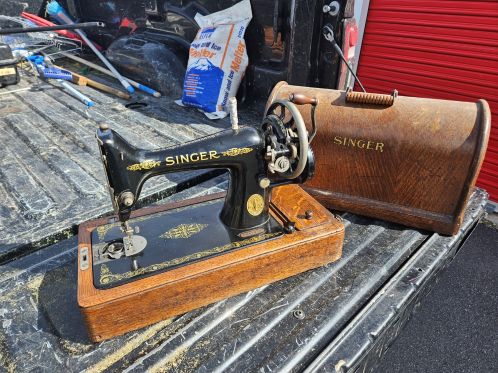 Antique Singer Sewing Machine Model 15K - 1910 Vintage Cast Iron Image