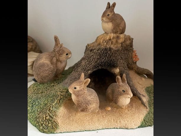 Rare Aynsley MasterCraft "Bunny Burrow" Collectible – Hand-Painted Porcelain Figurine Image