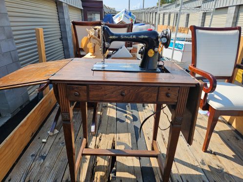 1924 Singer Sewing Machine Model 66 Image