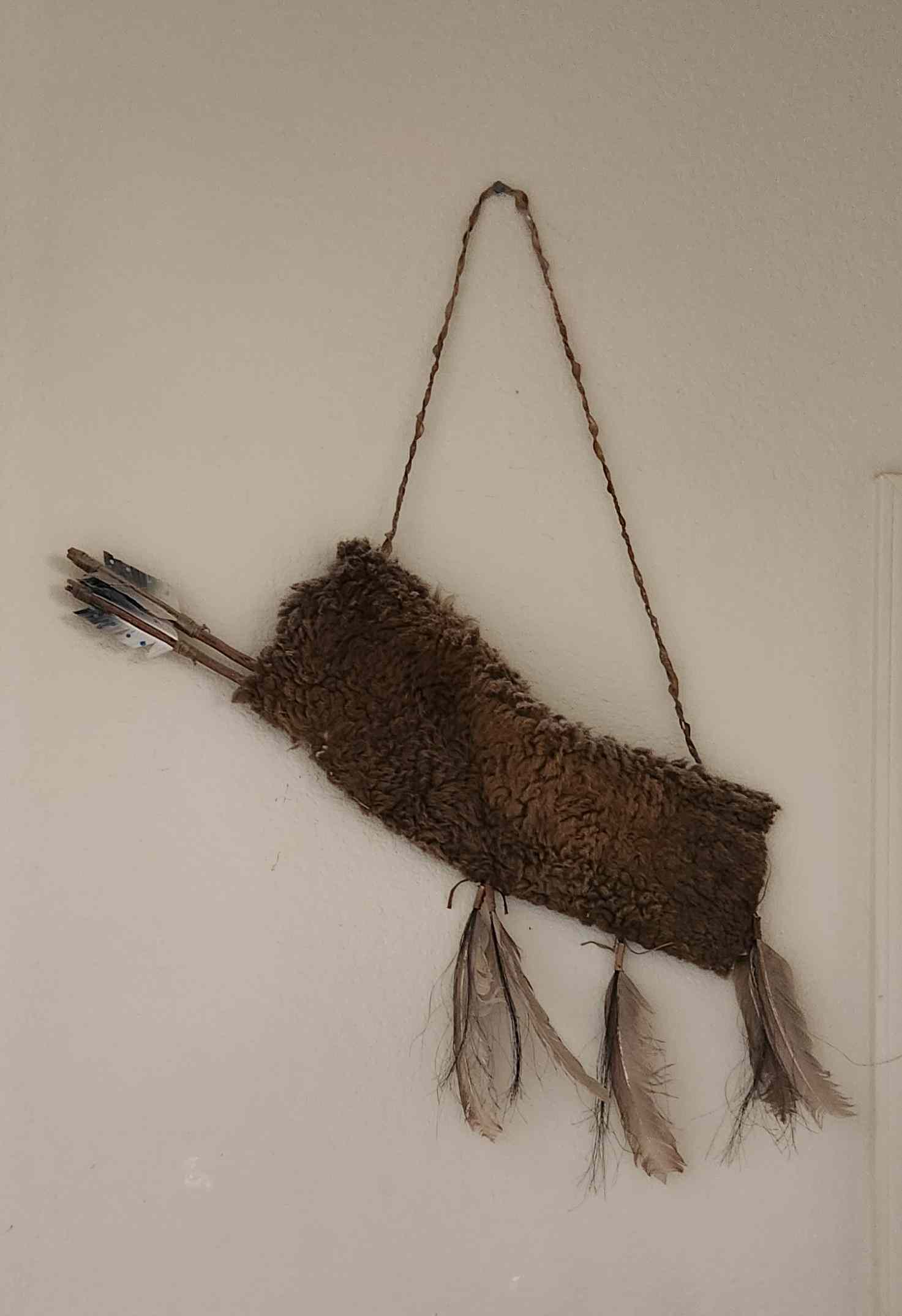Handcrafted Vintage-Style Arrow Quiver Wall Décor – Rustic Tribal-Inspired Design Image